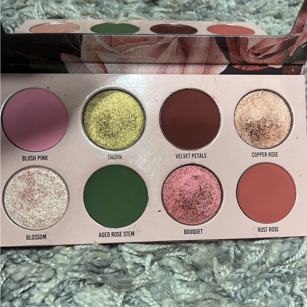Give Me Glow Vintage Rose palette